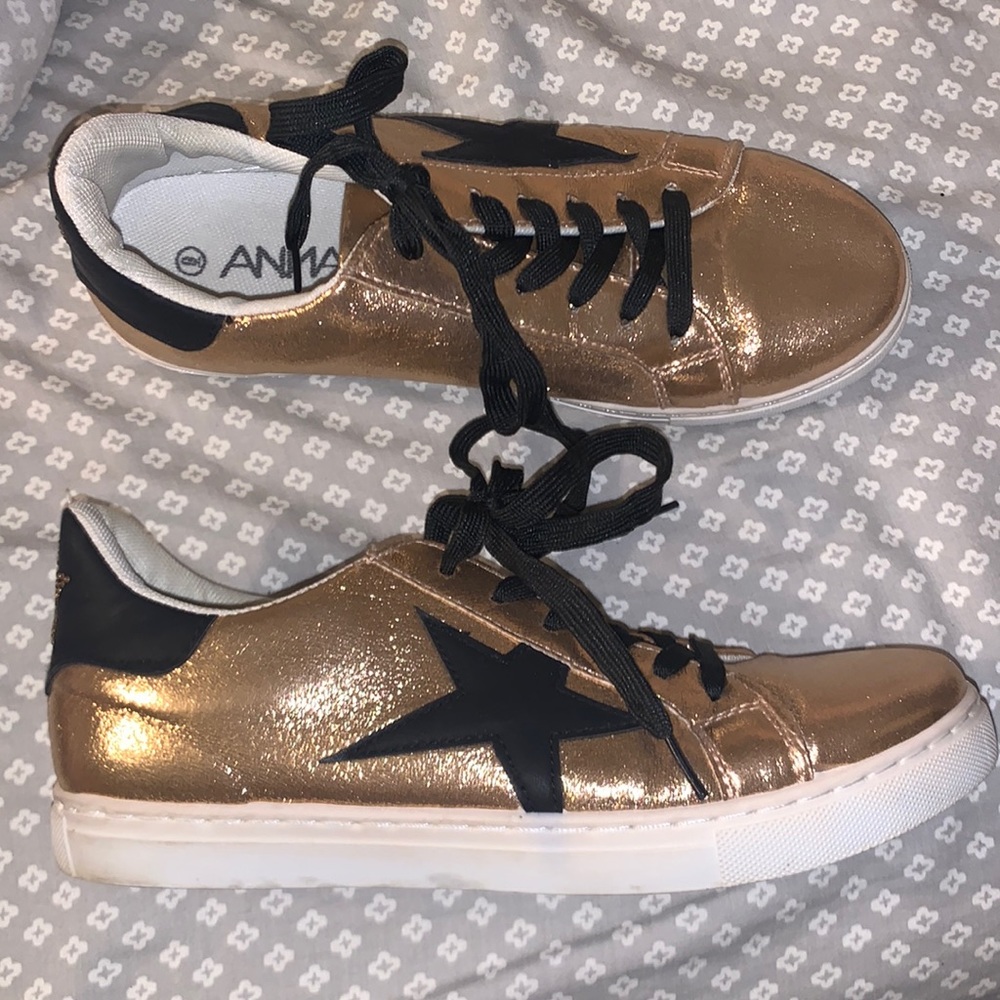 Good/Black Star Sneakers